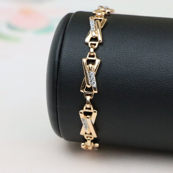 Elegant Rose Gold Plated Bracelet with Crystals and Adjustable Fit, XPBL0692 - Picture 8 of 11